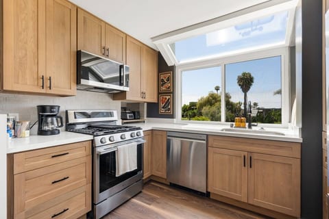Walk to the beach! Garage parking! NEW Lux Bnb!