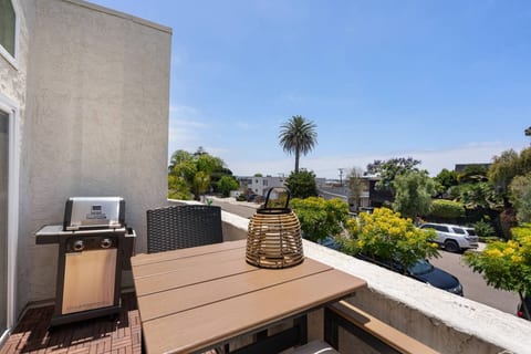 Walk to the beach! Garage parking! NEW Lux Bnb!