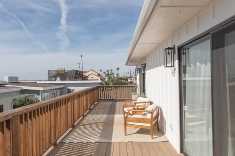 Walk to Beach | Family Retreat in "South O" | Sleeps 6