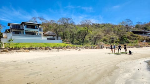 Luxury Beachfront Villa: Pool/Gym/WIFI