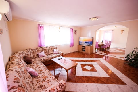 Apartments  Lucky  - Unit 378507-13