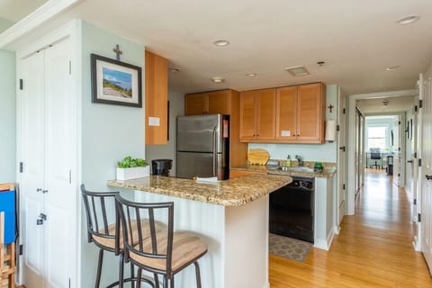 Kitchen and Bar area