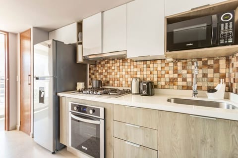 Stylish Beachfront Studio with Breakfast – Wake Up to Ocean Views!