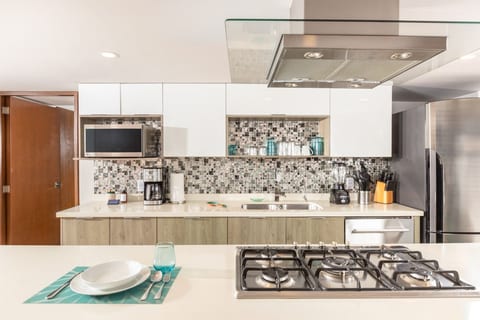 Luxury 2-Bedroom Beachfront Oasis – Two Balconies