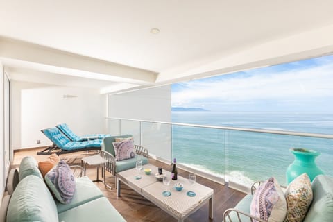 Luxury 2-Bedroom Beachfront Oasis – Two Balconies
