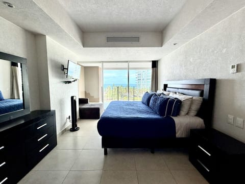 Grand Venetian - Zen oceanview condo in hotel zone