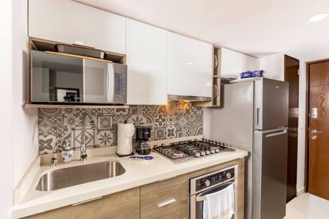 Vibrant Beachfront Studio - Breakfast Included
