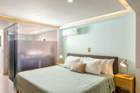 King-size bed