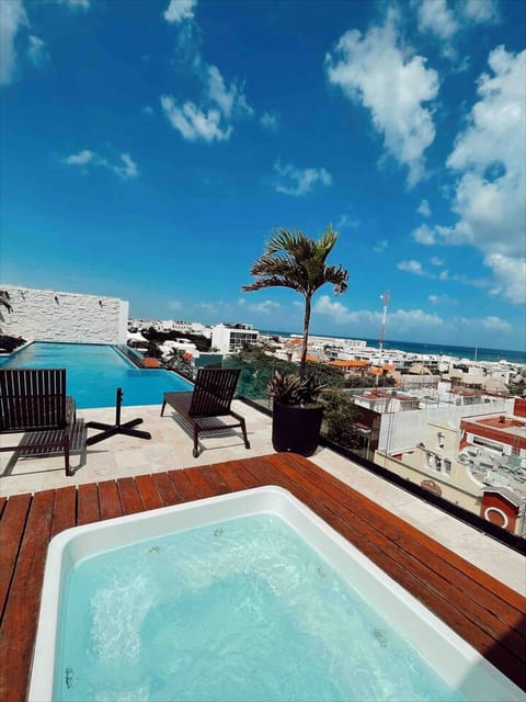 Luxury Stay at Menesse 08 – Pool, Jacuzzi, Sauna & Gym Included