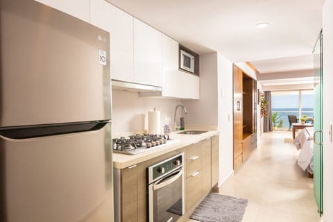 Serene Beachfront Escape – Includes Delicious Breakfast