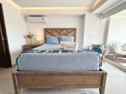 Lovely Oceanfront 2-Bedroom Condo with Breathtaking Ocean Views