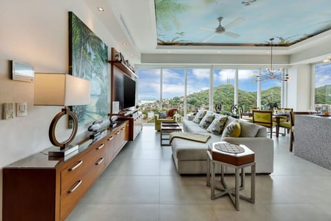 Stunning V-Estrella Penthouse - 2 BRs - Great View
