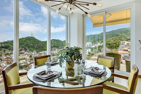 Stunning V-Estrella Penthouse - 2 BRs - Great View