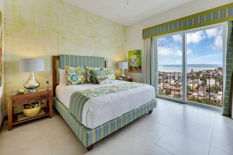 Stunning V-Estrella Penthouse - 2 BRs - Great View