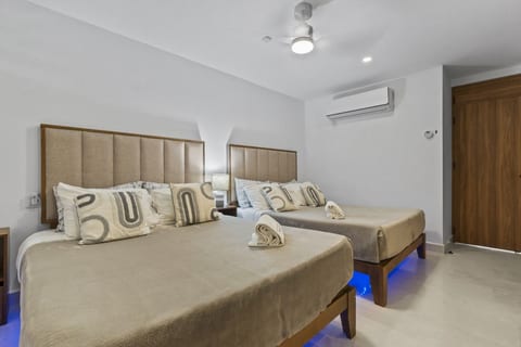 Oceanfront Luxury Harbor171