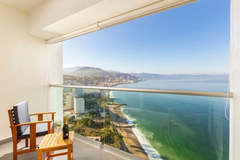 Lovely 1 Bedroom Beachfront Condo