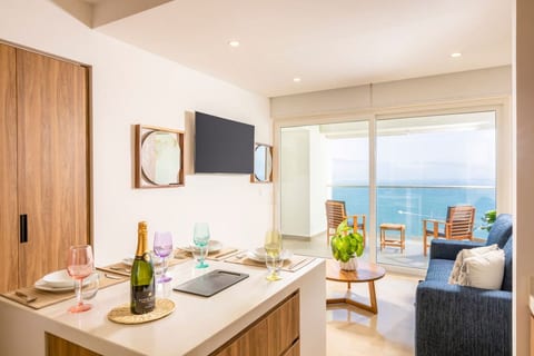 Lovely 1 Bedroom Beachfront Condo