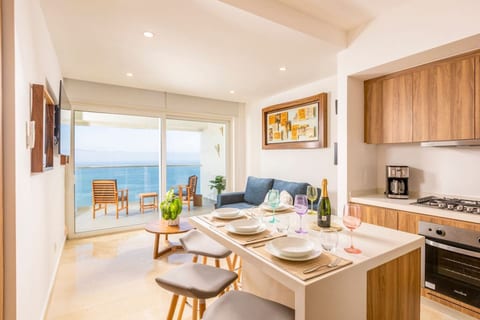 Lovely 1 Bedroom Beachfront Condo