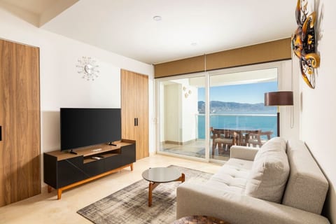 Modern 1 bedroom Beachfront Condo