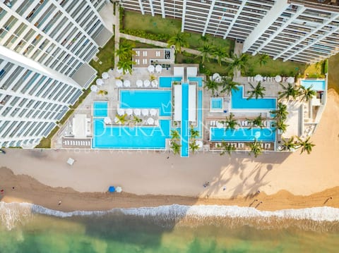 Modern 1 bedroom Beachfront Condo