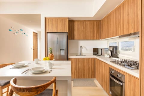 Modern 1 bedroom Beachfront Condo