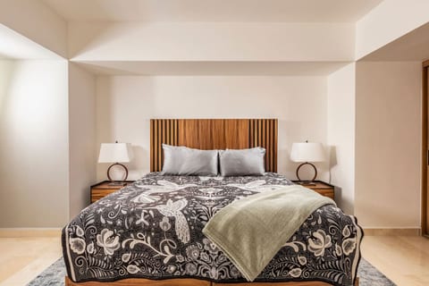 Modern 1 bedroom Beachfront Condo
