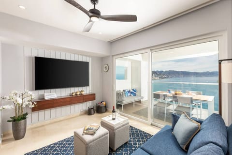 Designer 1BR Beachfront Retreat – Wake Up to the Waves