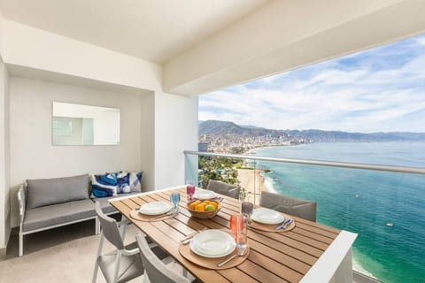 Designer 1BR Beachfront Retreat – Wake Up to the Waves