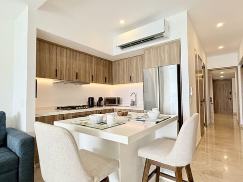 Bright & Breezy 1BR with Ocean View – Ideal for Families