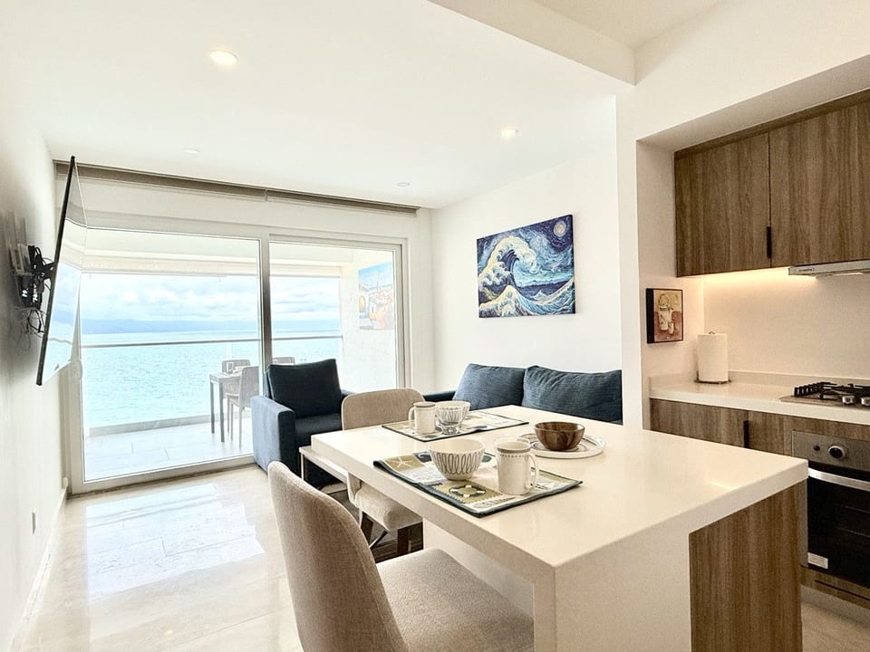 Bright & Breezy 1BR with Ocean View – Ideal for Families - Puerto Vallarta