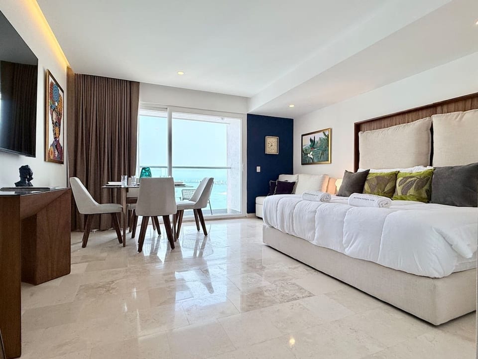 Sky-High Oceanfront Retreat for Two – Romantic 27th Floor Stay by Moikkarentals - Puerto Vallarta