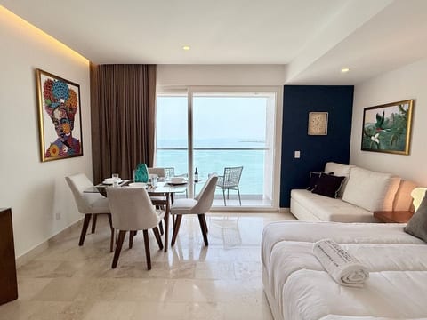 Sky-High Oceanfront Retreat for Two – Romantic 27th Floor Stay by Moikkarentals