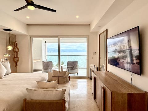 Beachfront 2BR 2baths - 8 Pools|by Moikkarentals