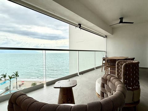 Beachfront 2BR 2baths - 8 Pools|by Moikkarentals