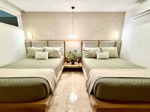 Beachfront 2BR 2baths - 8 Pools|by Moikkarentals