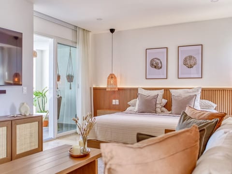 Moikkarentals | Beachfront Luxury Studio Harbor171
