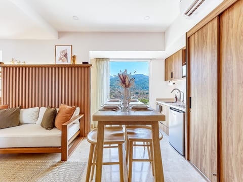 Moikkarentals | Beachfront Luxury Studio Harbor171