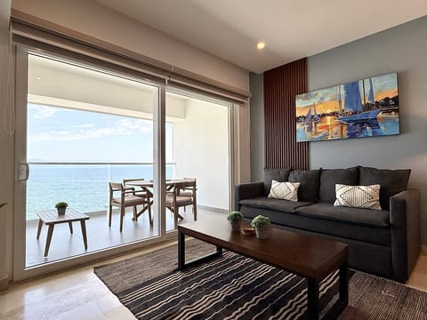 🌴 Luxury Harbor Condo N702 | Ocean Views, 28th-Floor Rooftop Pool & Sky Gym