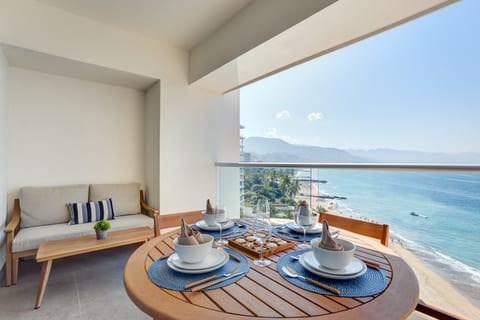 🌴 Luxury Harbor Condo N702 | Ocean Views, 28th-Floor Rooftop Pool & Sky Gym