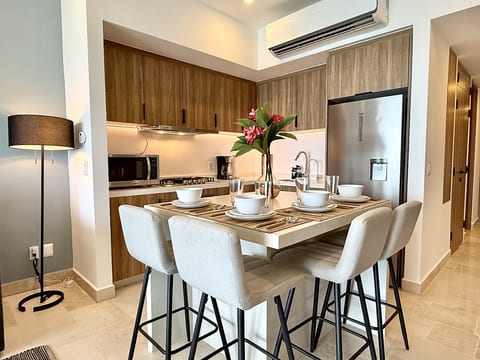 🌴 Luxury Harbor Condo N702 | Ocean Views, 28th-Floor Rooftop Pool & Sky Gym