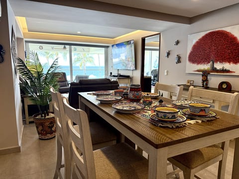 Beachfront 2BR Condo with Ocean Views, Huge Balcony & 8 Pools