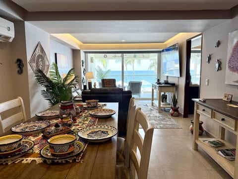 Beachfront 2BR Condo with Ocean Views, Huge Balcony & 8 Pools