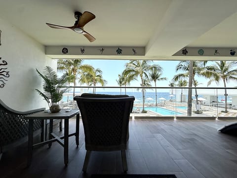 Beachfront 2BR Condo with Ocean Views, Huge Balcony & 8 Pools