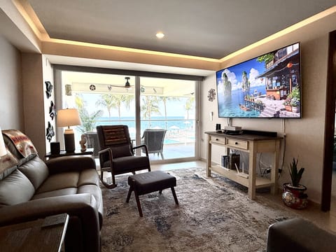 Beachfront 2BR Condo with Ocean Views, Huge Balcony & 8 Pools