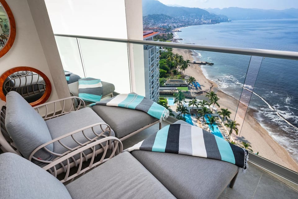Oceanfront Condo Puerto Vallarta Harbor | 8 Pools & Rooftop Gym - Puerto Vallarta