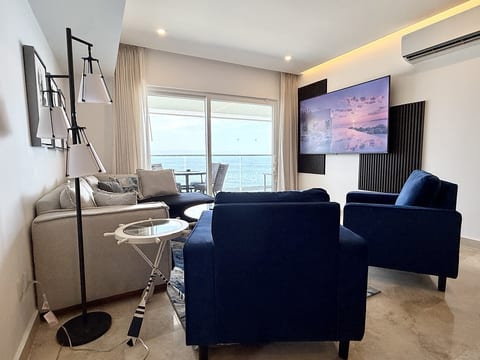 Luxury Oceanview Condo in Puerto Vallarta with Rooftop Pool (Harbor 171)