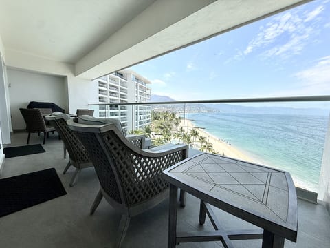 Luxury Oceanview Condo in Puerto Vallarta with Rooftop Pool (Harbor 171)