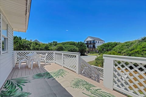 Oceanview • Steps to Beach • Renovated Upper Level