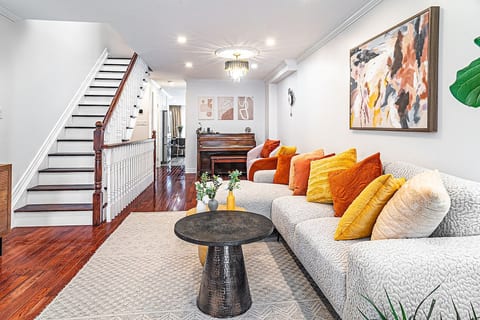 House w/ Free Parking | Backyard | BBQ | Piano image 2