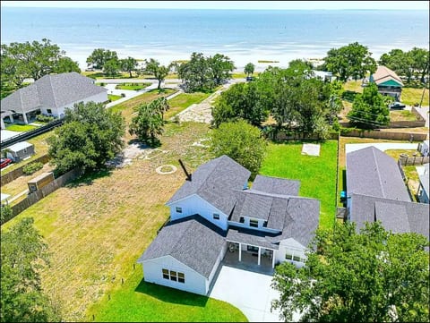 Only a 2 minute walk to the beach!